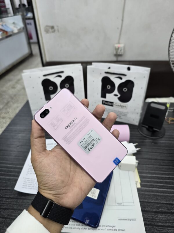 Oppo A3s (6/128) দাম -6500 টাকা