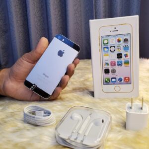 iPhone 5s (32 GB) দাম- ৭৫০০ টাকা
